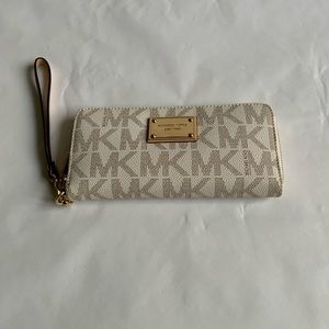 Michael Kors Women’s Wallet